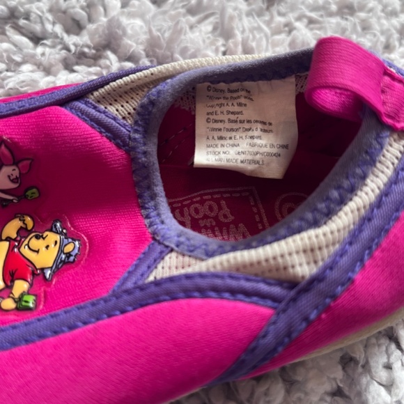 Vintage 90's Winnie the Pooh Water Shoes (Size 8C) - Picture 4 of 4